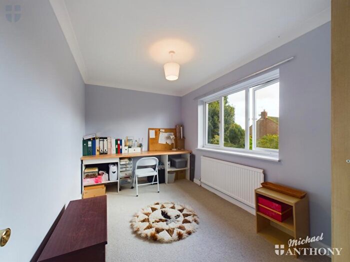 4 Bedroom Detached House For Sale In The Pightle, HP22