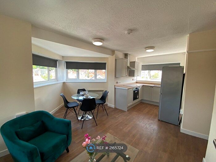 3 Bedroom Flat To Rent In Deiniol Road, Bangor, LL57