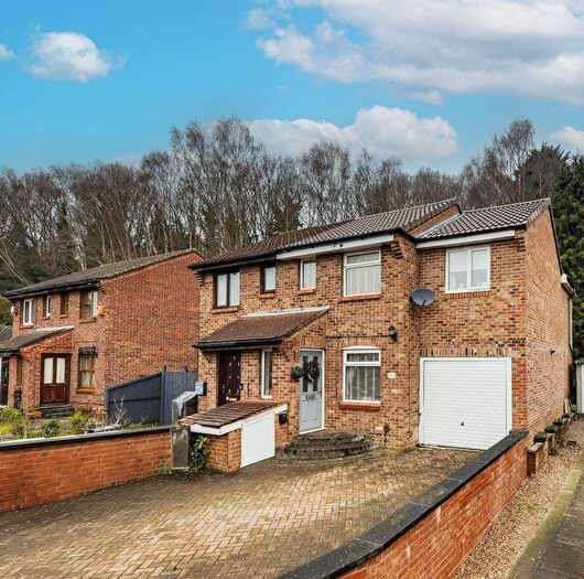 3 Bedroom Semi Detached House For Sale In Abbeydale Gardens, Leeds, West Yorkshire, LS5