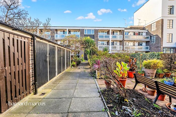 2 Bedroom Apartment For Sale In Elspeth Road, London, SW11