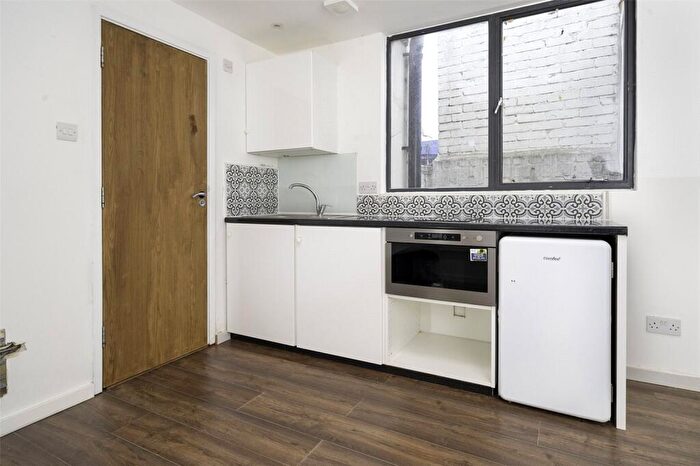 Apartment To Rent In Chalk Farm Road, London, NW1