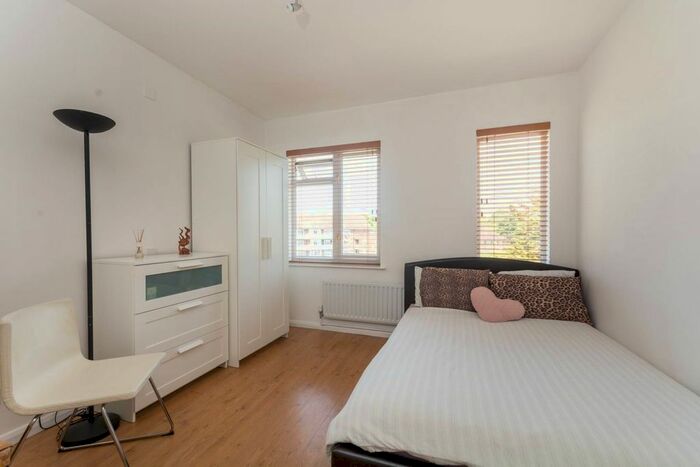 2 Bedroom Flat To Rent In Salisbury Road, Pinner, HA5