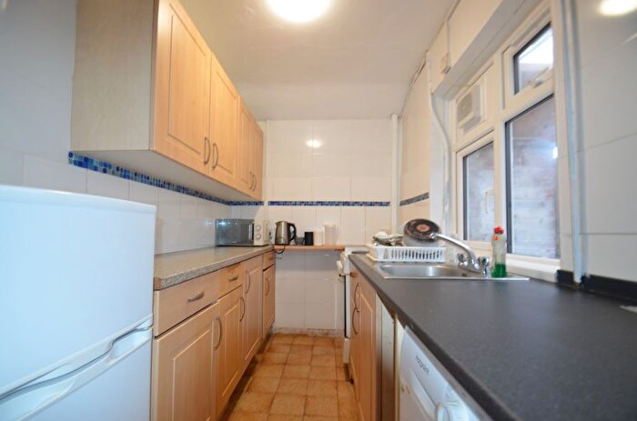 2 Bedroom Flat To Rent In Vicarage Road, Sunbury-On-Thames, TW16