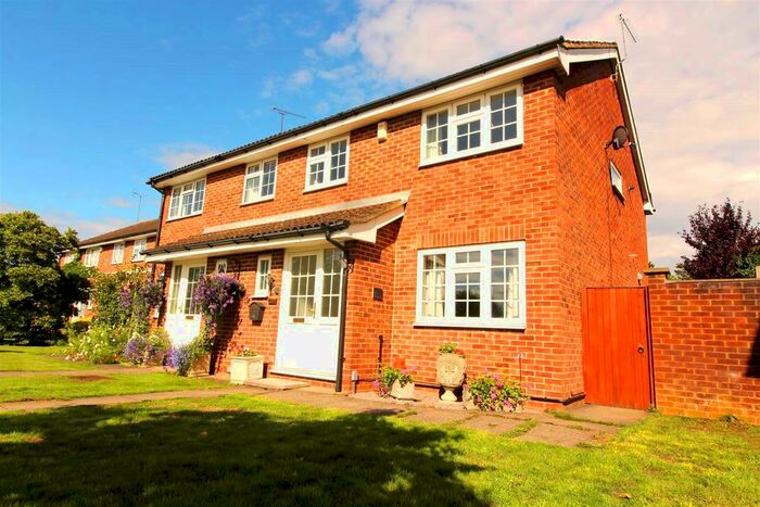 4 Bedroom Property To Rent In Blackamoor Lane, Maidenhead, SL6