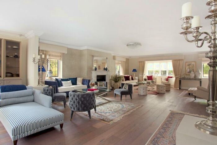 6 Bedroom Detached House To Rent In The South Border Purley, CR8