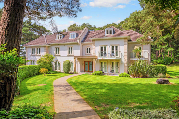 3 Bedroom Apartment For Sale In Lilliput Road, Lilliput, Poole, Dorset, BH14