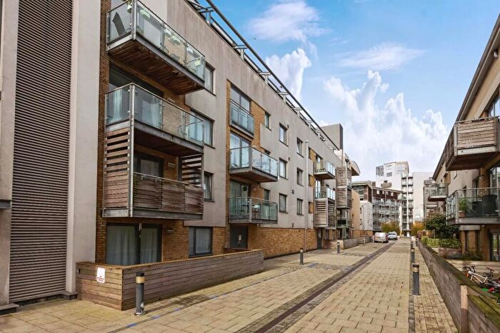 2 Bedroom Flat For Sale In Kingscote Way, Brighton, BN1