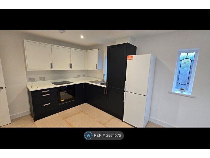3 Bedroom Flat To Rent In Hazel Grove, Stockport, SK7