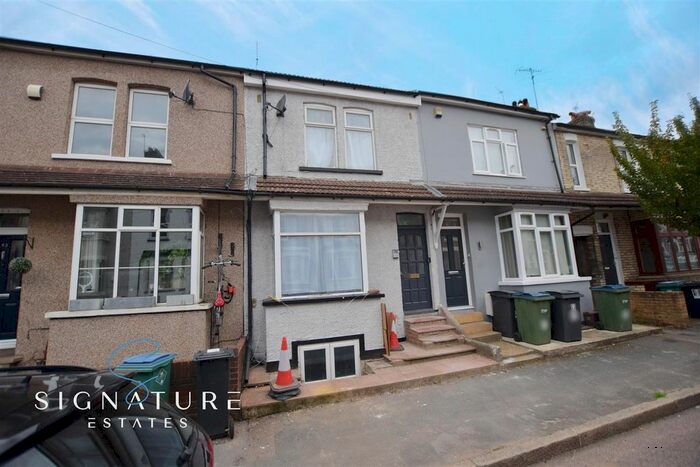 Studio To Rent In Gladstone Road, Watford, WD17