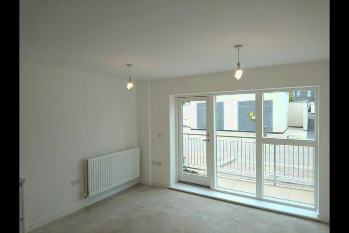 1 Bedroom Flat To Rent In Wainwright Avenue, Greenhithe, Kent DA9