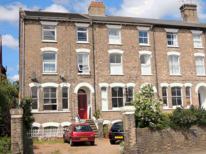 2 Bedroom Flat To Rent In Town Centre, CO3