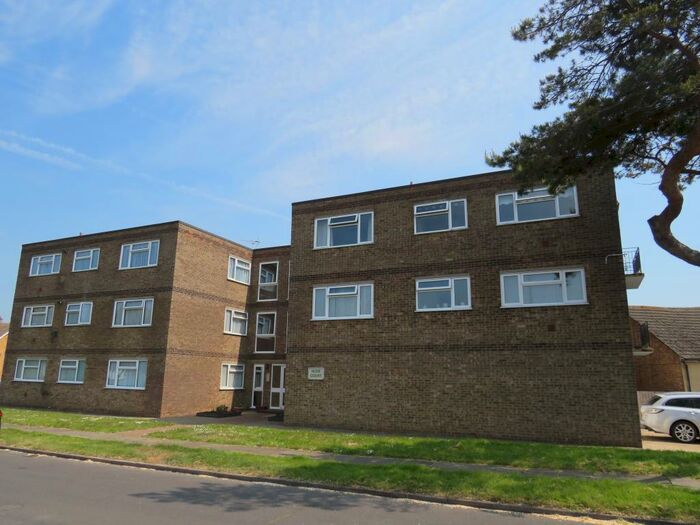 2 Bedroom Flat To Rent In Brighton Road, Holland-on-Sea, Clacton-On-Sea, CO15