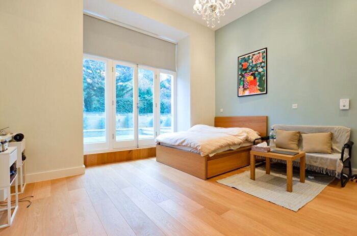 2 Bedroom Apartment To Rent In Hampstead Hill Gardens, Hampstead, NW3