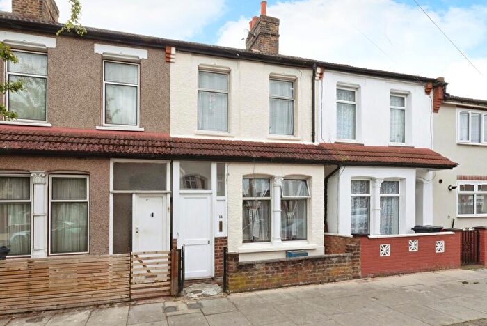 2 Bedroom Terraced House For Sale In Brettenham Road, London, London, N18