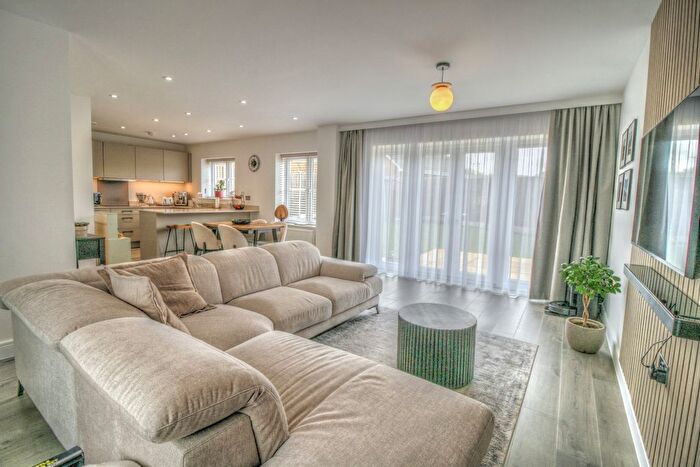 3 Bedroom Semi-detached House For Sale In Omaha Grove, Tonbridge, TN12