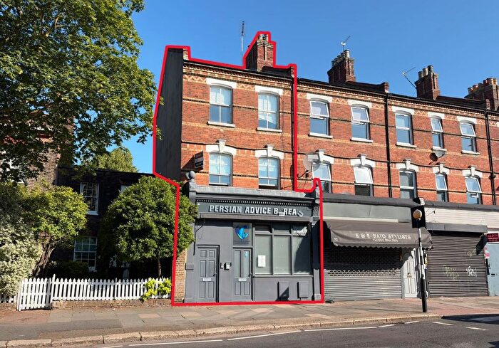 2 Bedroom End Terrace House For Sale In Hendon Lane, Finchley, London, N3