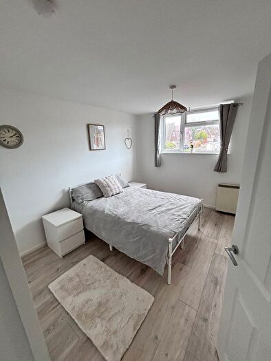 2 Bedroom Flat To Rent In Willow Way, Farnham, GU9