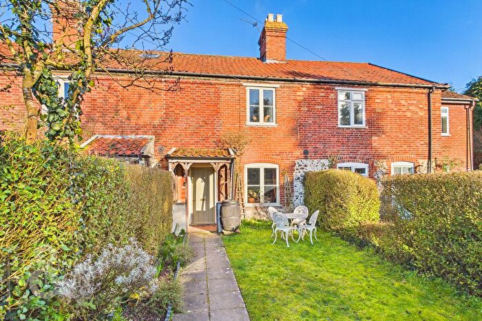 2 Bedroom Cottage For Sale In Mill Close, Stoke Holy Cross, Norwich, NR14