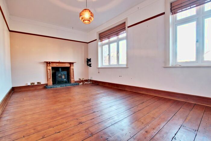 2 Bedroom Flat To Rent In Shawfield Park, Bickley, Bromley BR1