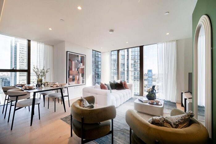 3 Bedroom Flat For Sale In South Quay Plaza, Canary Wharf, E14