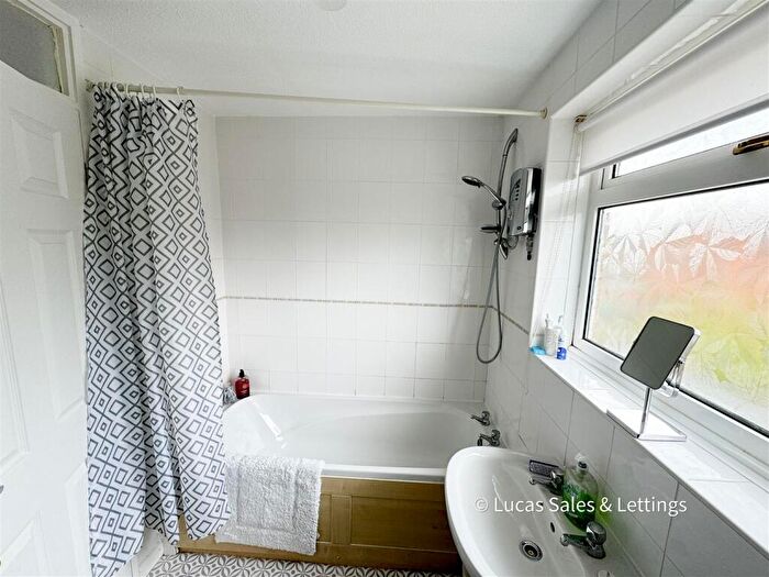 3 Bedroom End Of Terrace House For Sale In Brambleside, Kettering, NN16
