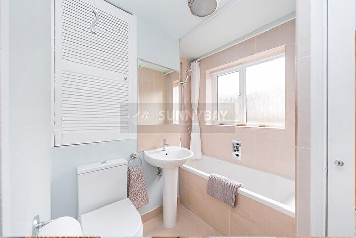 1 Bedroom Flat To Rent In Bowman Mews, London, SW18