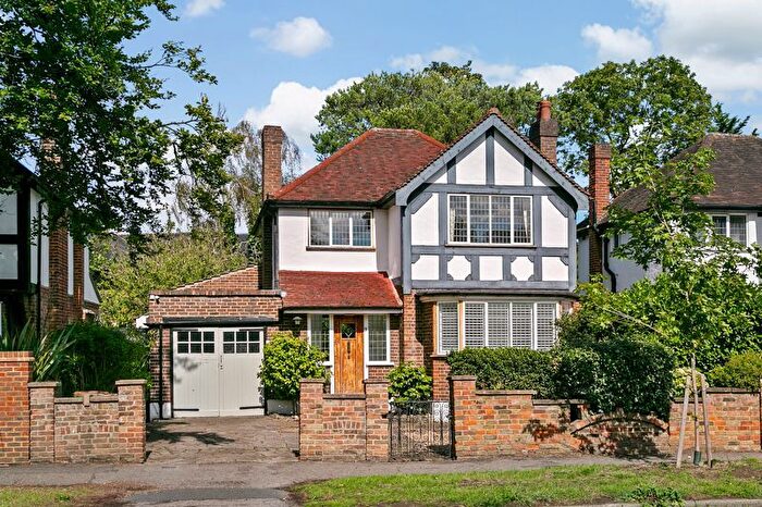 3 Bedroom Detached House For Sale In Hurst Road, East Molesey, KT8