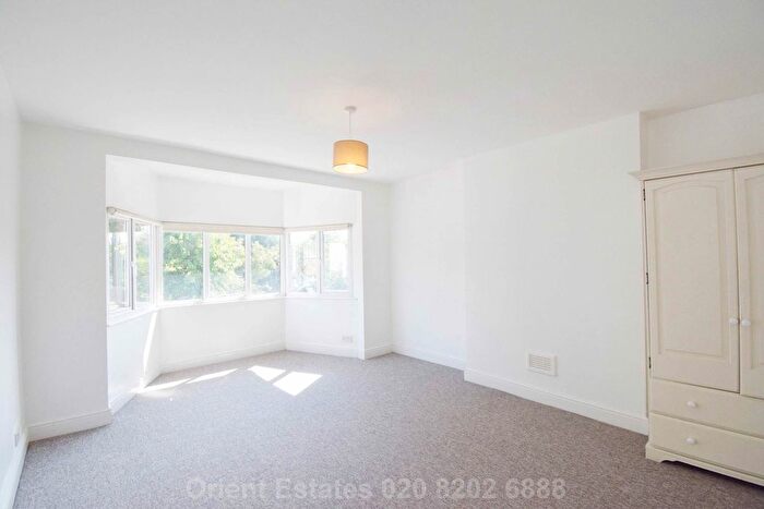 2 Bedroom Flat To Rent In Hendon Way, London, NW4