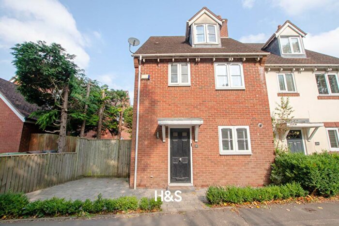 3 Bedroom End Of Terrace House For Sale In Hampton Lane, Catherine-De-Barnes, Solihull, B91