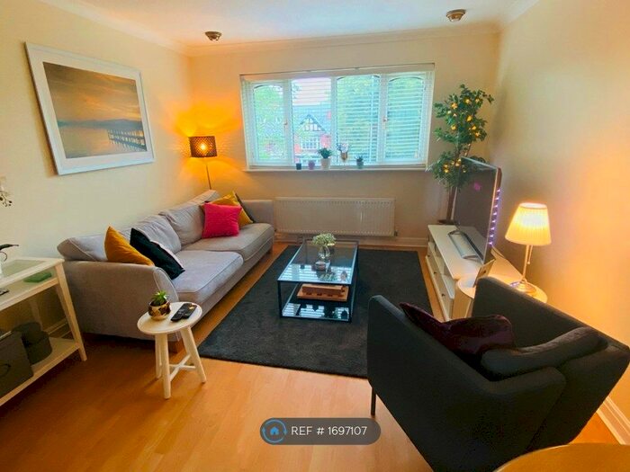 2 Bedroom Flat To Rent In Arundale Court, Manchester, M16