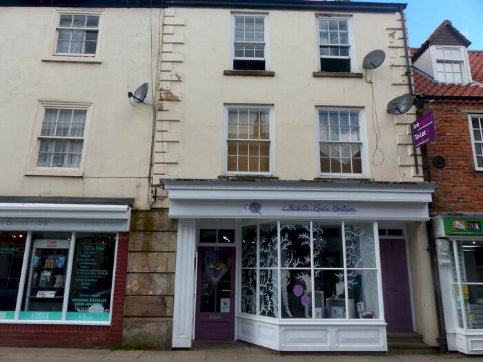 2 Bedroom Flat To Rent In Market Place, Howden, Goole, DN14