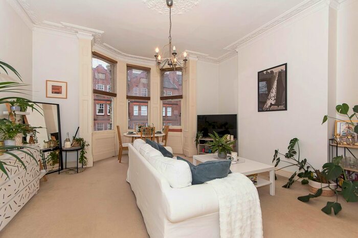 1 Bedroom Flat To Rent In St. James Terrace, Boundaries Road, London SW12