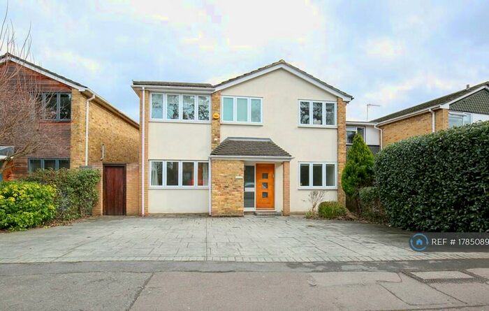 4 Bedroom Detached House To Rent In Bycullah Road, Enfield, EN2