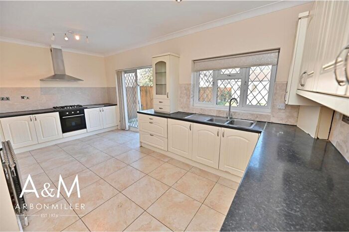 4 Bedroom House To Rent In Beechwood Gardens, Clayhall, IG5