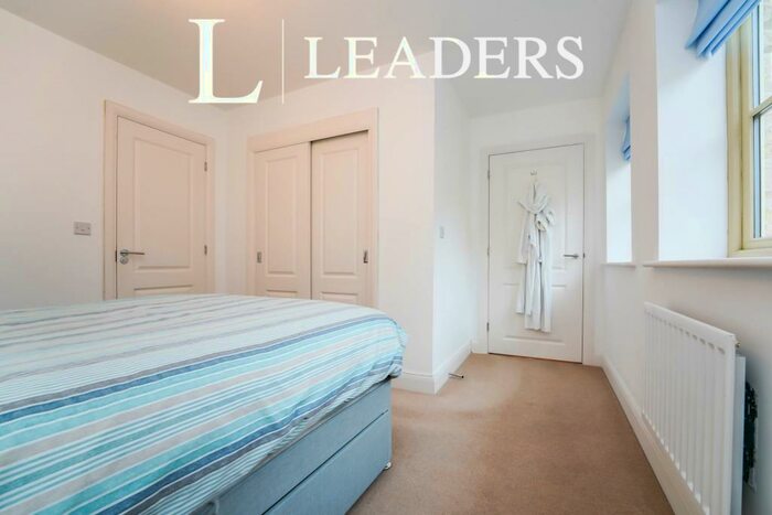 2 Bedroom Flat To Rent In Cross Close, Cirencester, GL7