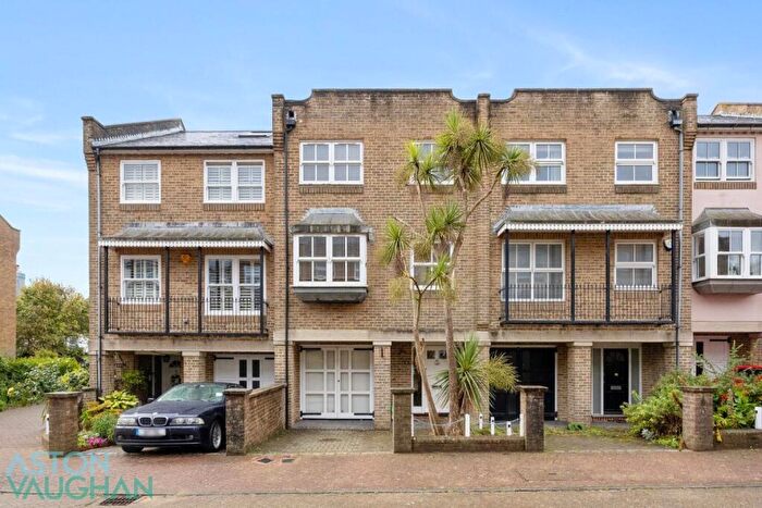 3 Bedroom Terraced House For Sale In St. Marys Square, Brighton, BN2
