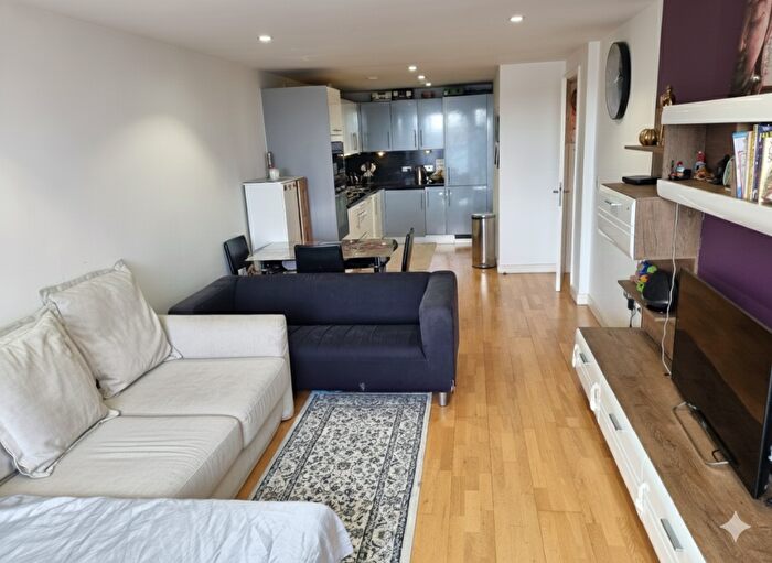 2 Bedroom Flat To Rent In Elm Road, Wembley, Middlesex, HA9