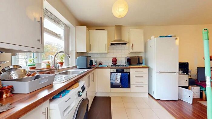 3 Bedroom Flat To Rent In Greenford Road, Greenford, UB6