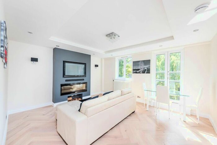 2 Bedroom Flat To Rent In Hortensia Road, Chelsea, London, SW10