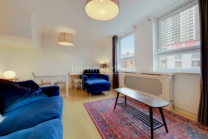 2 Bedroom Maisonette To Rent In Midway House, London, EC1V