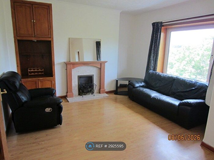 2 Bedroom Flat To Rent In Barrmill Road, Glasgow, G43