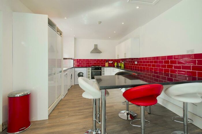 6 Bedroom Detached House To Rent In Derby Grove, Lenton, NG7