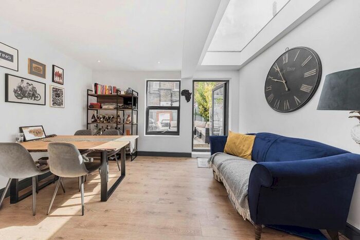 4 Bedroom Property To Rent In Moffat Road, London SW17