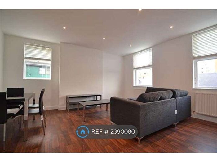 2 Bedroom Flat To Rent In Russell Road, London, SW19