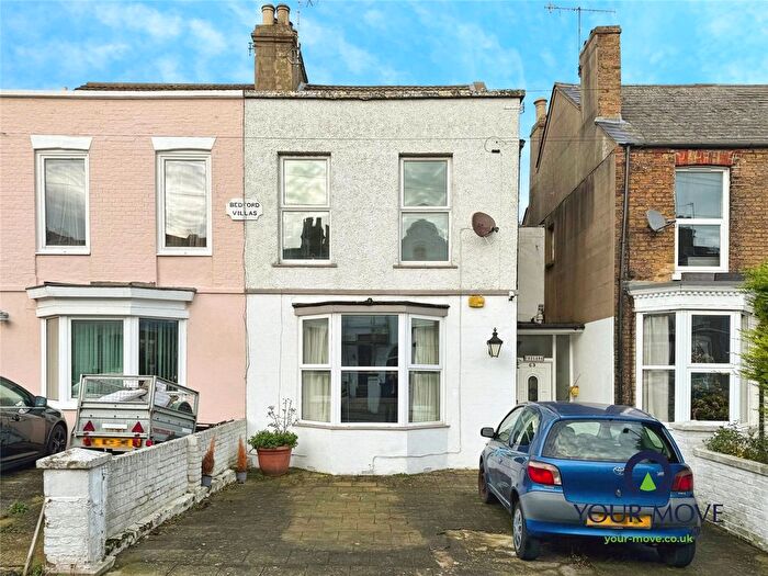 4 Bedroom Semi Detached House For Sale In Vale Road, Ramsgate, Kent, CT11