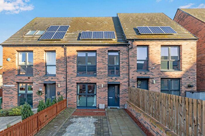 3 Bedroom Terraced House For Sale In Heath Walk, Muirhouse, Edinburgh, EH4