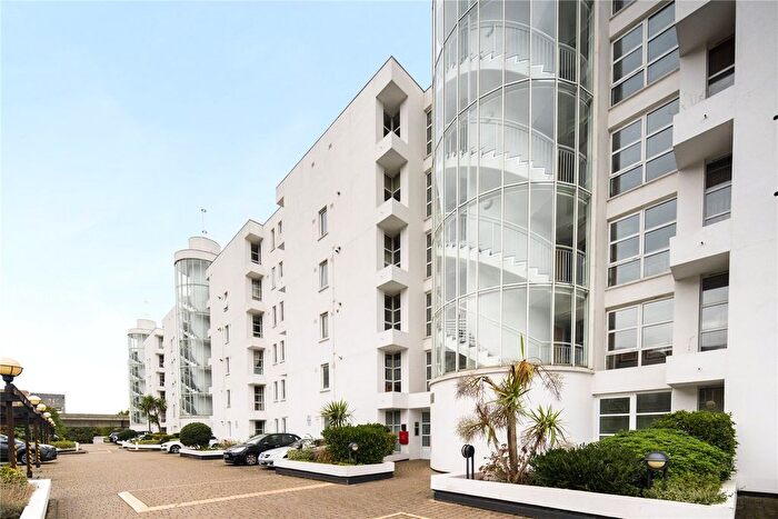 2 Bedroom Flat To Rent In Barrier Point Road, London, E16