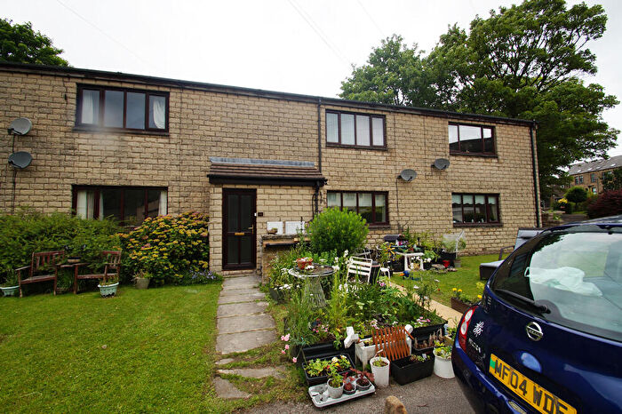 1 Bedroom Flat To Rent In Chew Brook Drive, Greenfield, OL3