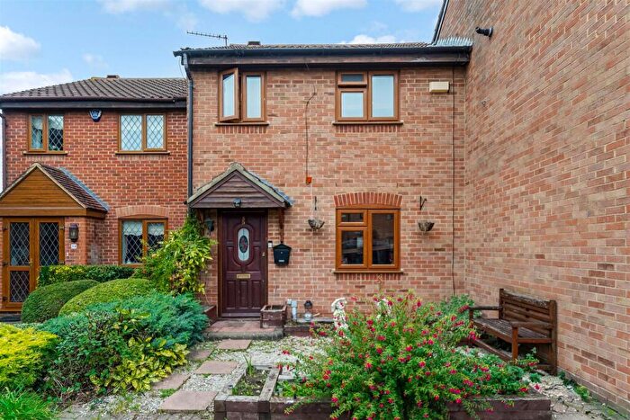 3 Bedroom Terraced House For Sale In Godwin Close, Chingford, E4