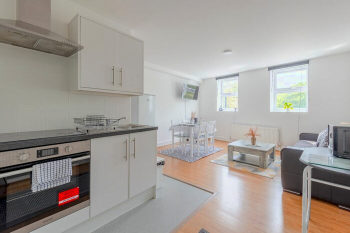 1 Bedroom Flat To Rent In Lndn-B - Burdett Road, London . Bills Included., E3